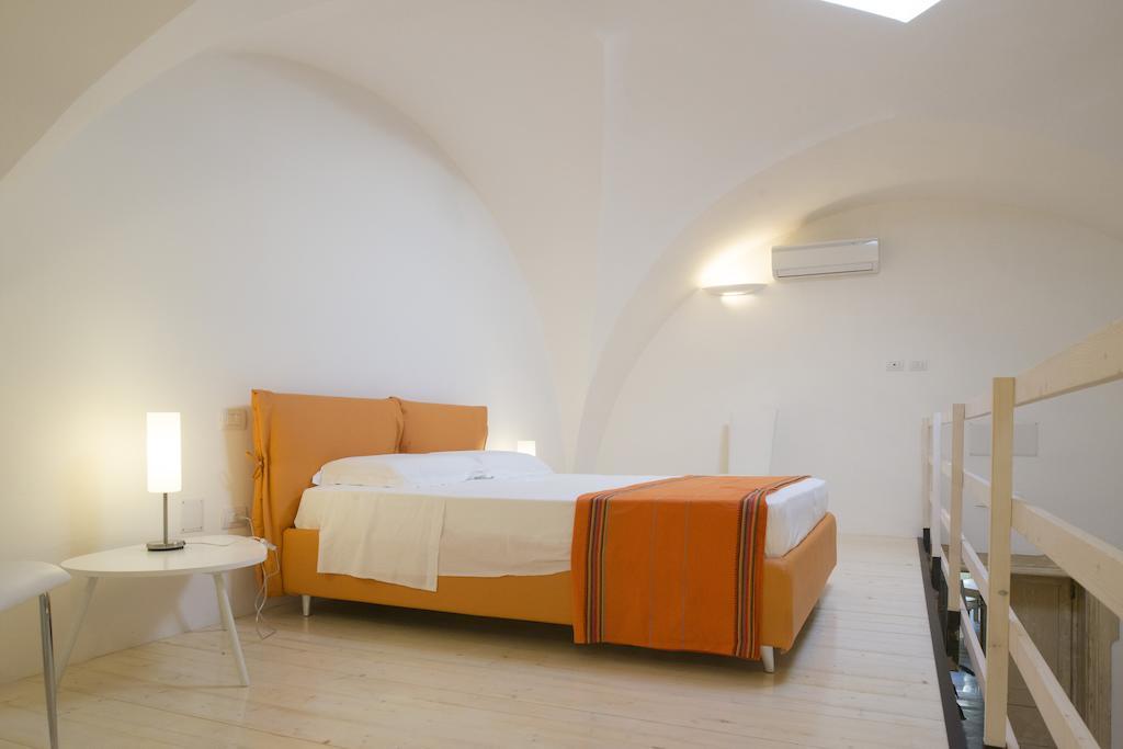 مبيت وإفطار غالّيبولي Relais Carlo V - Palazzo Storico الغرفة الصورة