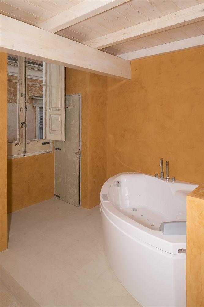 مبيت وإفطار غالّيبولي Relais Carlo V - Palazzo Storico المظهر الخارجي الصورة