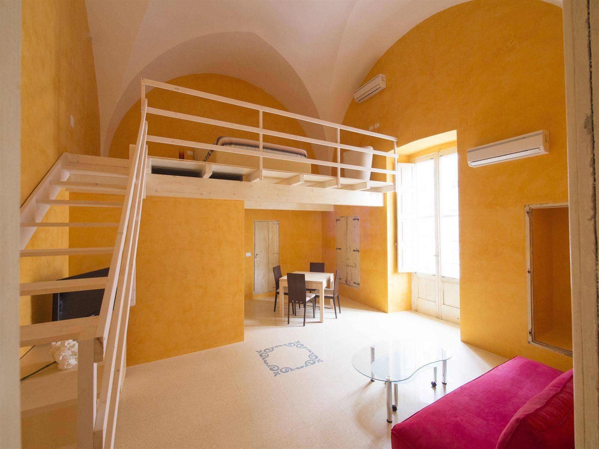 مبيت وإفطار غالّيبولي Relais Carlo V - Palazzo Storico المظهر الخارجي الصورة