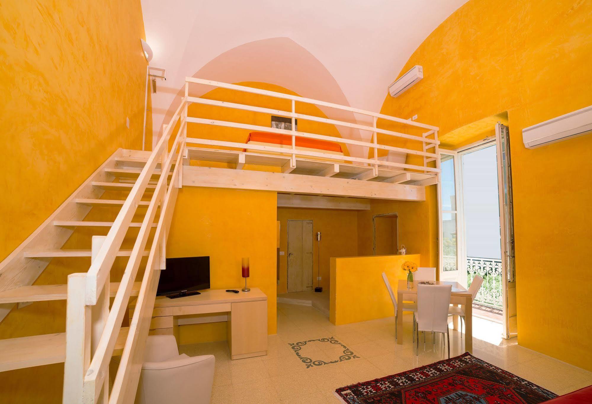 مبيت وإفطار غالّيبولي Relais Carlo V - Palazzo Storico المظهر الخارجي الصورة