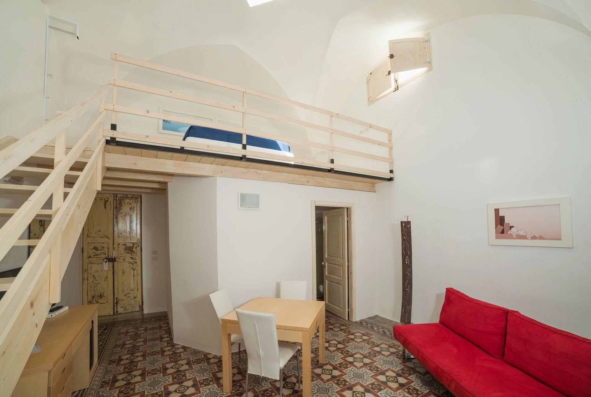 مبيت وإفطار غالّيبولي Relais Carlo V - Palazzo Storico المظهر الخارجي الصورة