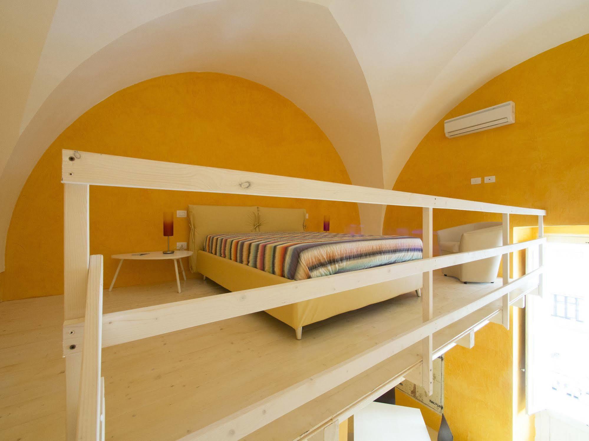 مبيت وإفطار غالّيبولي Relais Carlo V - Palazzo Storico المظهر الخارجي الصورة