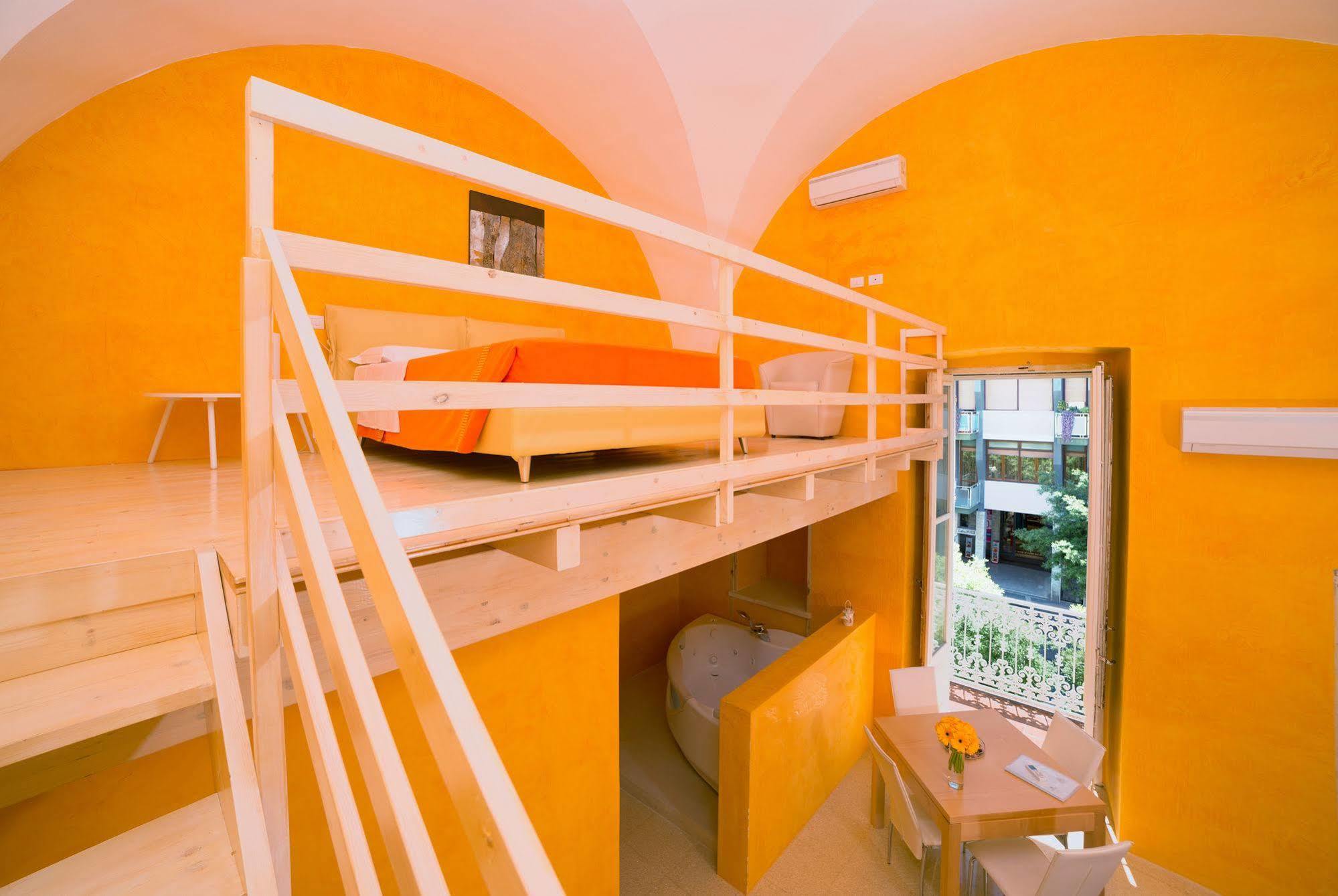 مبيت وإفطار غالّيبولي Relais Carlo V - Palazzo Storico المظهر الخارجي الصورة